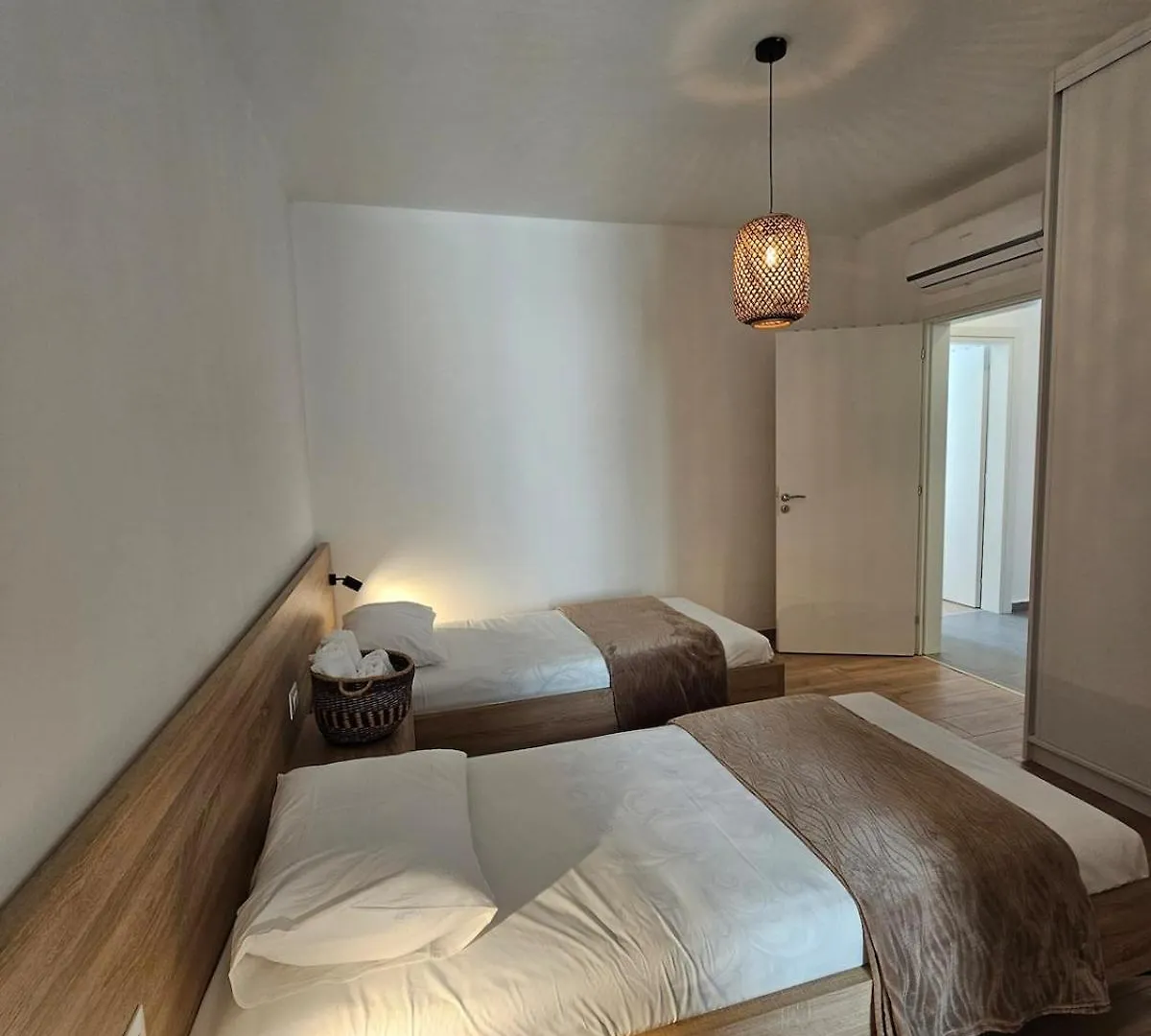 Seaview Apartment In Central Saranda
