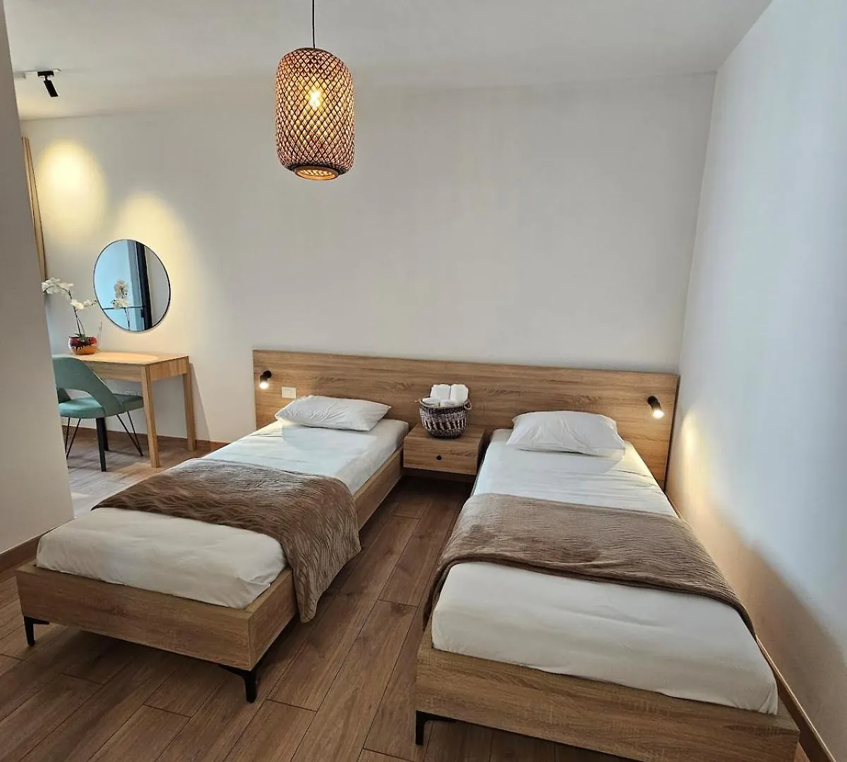 Seaview Apartment In Central Saranda