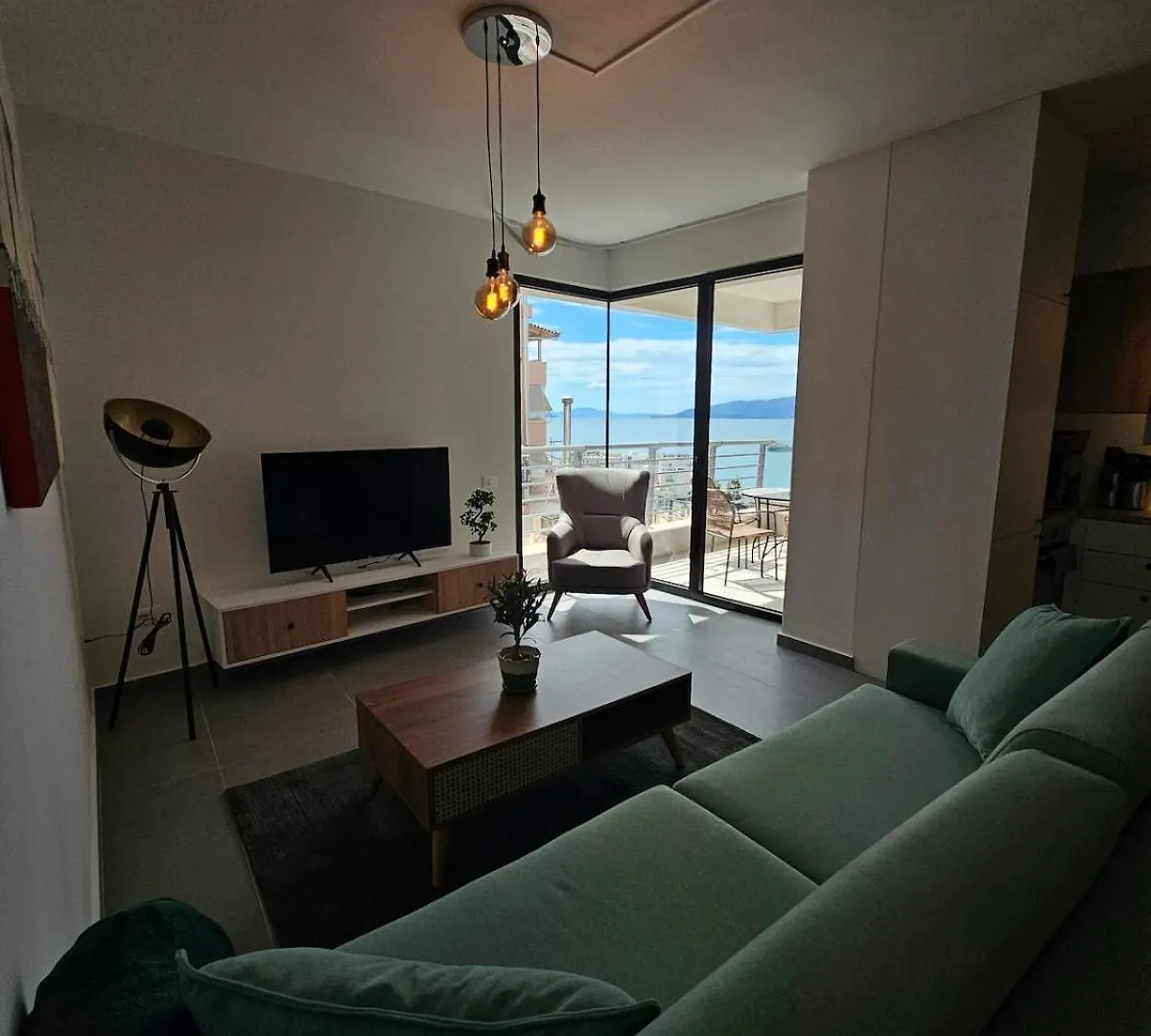 Seaview Apartment In Central Saranda Albania